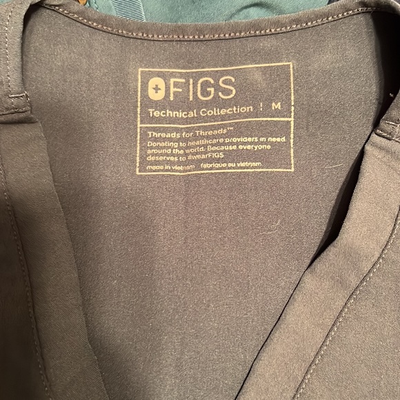 Women’s Figs scrub top. Size M. - Picture 3 of 3